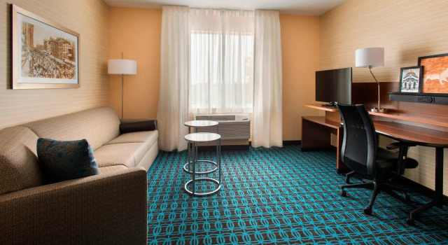 Четырёхместный люкс Fairfield Inn & Suites by Marriott Buffalo Amherst/University