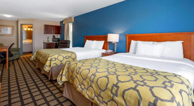 Четырёхместный номер Standard Baymont by Wyndham Rochester Mayo Clinic Area