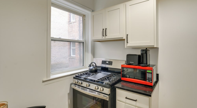 Апартаменты 1 Mi to Comerica Park: Convenient Couple's Retreat