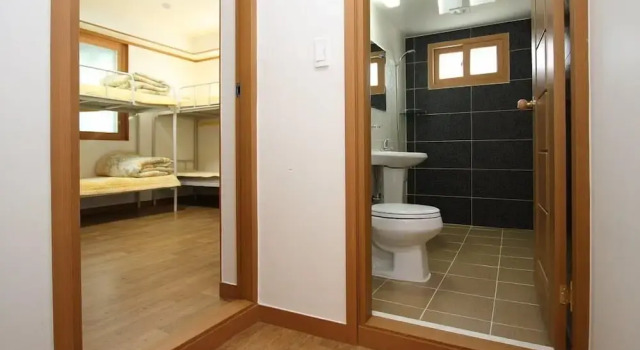 Кровать в общем номере Gyeongju Bee House