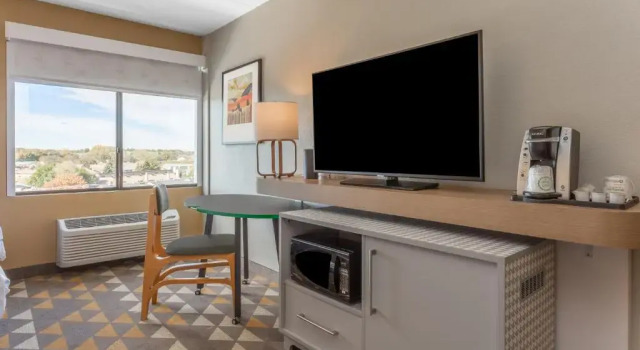 Run of House Holiday Inn Rockford I-90&Rt 20 State St by IHG