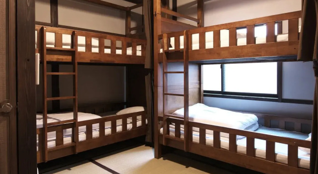 Кровать в общем номере (мужской номер) Kanazawa Guest House East Mountain