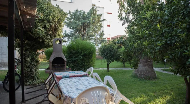 Tzamtzis Apartments