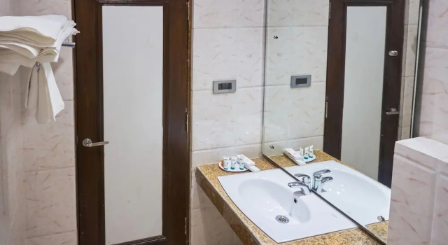 Семейный номер Standard с 2 комнатами с видом на горы Ganpati Hotel Katra