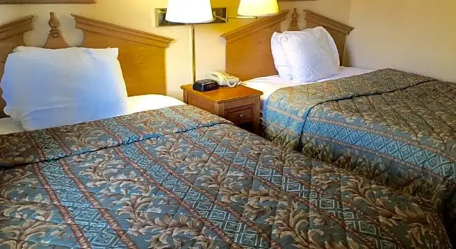 Четырёхместный люкс Red Lion Inn & Suites Nashville Airport