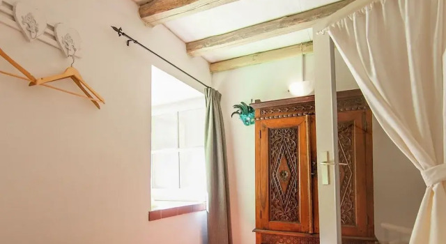 Cottage Bliss in Roussines, Book Feriehus Sommerhuse i Charente, Hytte