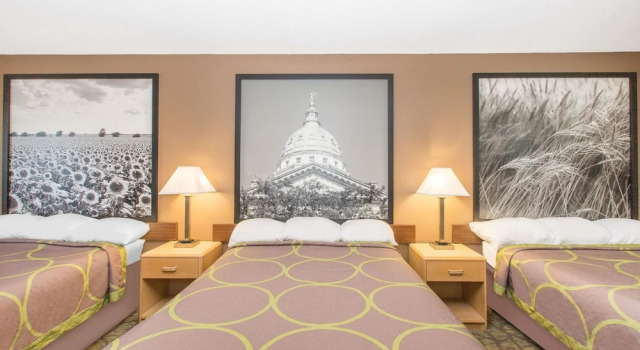 Studio Suite Super 8 by Wyndham Belleville