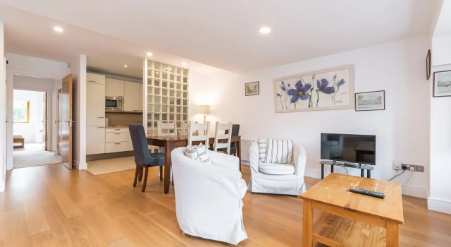 Kelston Avenue Foxrock, Rezervați Hotel Dun Laoghaire Dublin