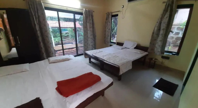 Triskelion - Bed and Breakfast, Family home stay by Joshi Brothers