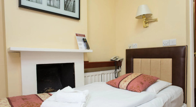 Одноместный номер Dolphin Hotel