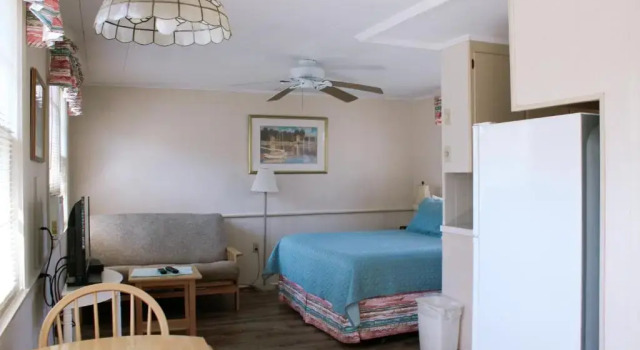 Студия Deluxe Midway Motel & Cottages