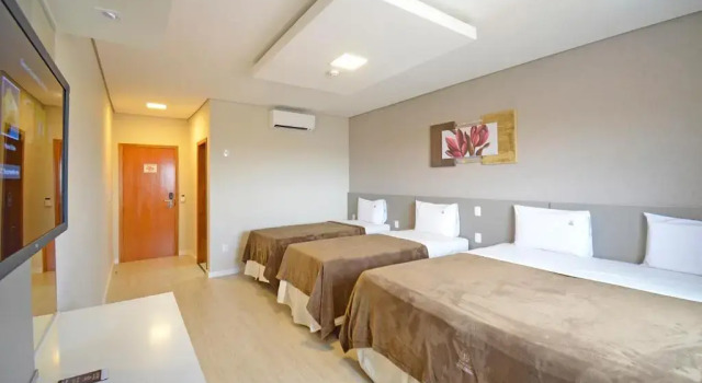 Четырёхместный номер Luxury Business Park Hotel