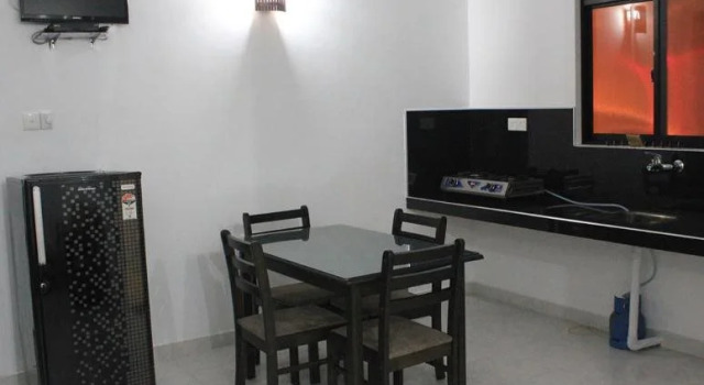 Tharusha Holiday Inn