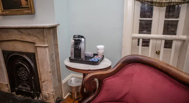 Люкс Grand Lamothe House Hotel a French Quarter Guest Houses Property