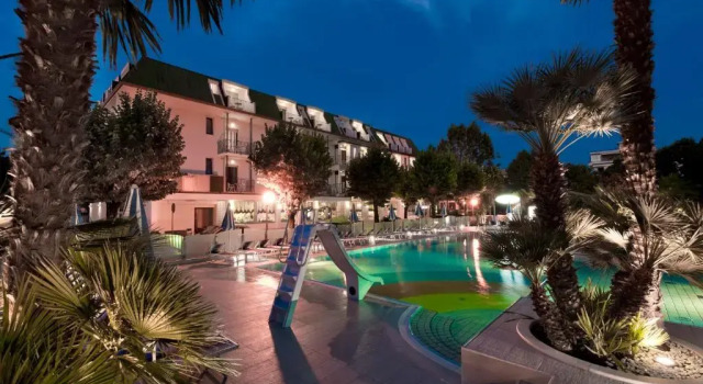 Номер Economy Hotel Paris Resort