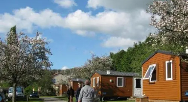 Camping des Rochers des Parcs, Забронировать Кемпинг Ле-Ве 