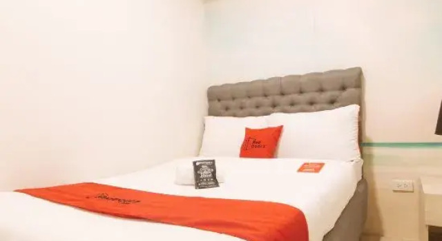 Люкс RedDoorz Plus at La Belle Residences Makati City