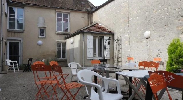 Fontaineblhostel