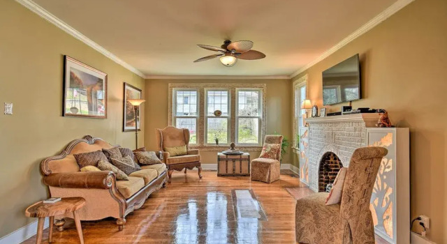 Коттедж 2 Mi to Oaklawn Casino: Home w/ Peaceful Yard!