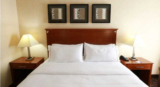 Люкс Holiday Inn Express Hotel & Suites West Chester by IHG
