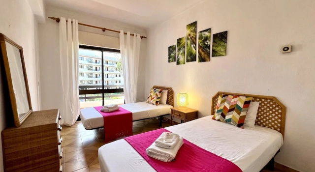 Vilamoura Palm Tree With Pool by Homing, Buchen Sie Ferienwohnung Hotels in Sotavento mit Pool, Schwimmbad