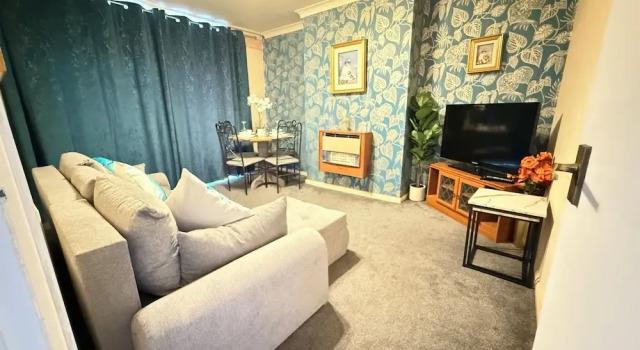 Коттедж Homey 4 bedroom house for large groups