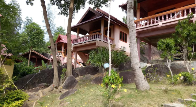 Бунгало Standard с балконом и с видом на сад J.B.Hut Bungalows