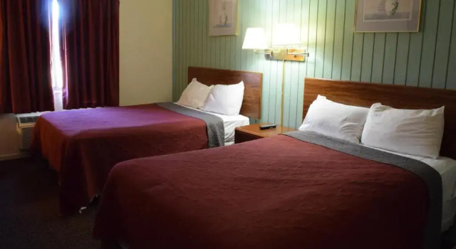 Четырёхместный номер Standard Budget Inn Ontario