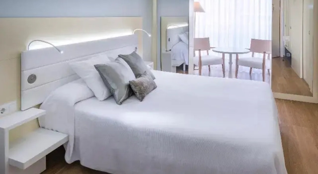 Номер Standard с балконом Mònica Hotel