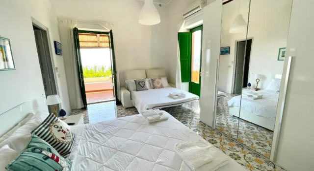 Апартаменты с видом на море Villa Pomelia, Villa nel corso di Santa Marina Salina a 50 mt dal mare