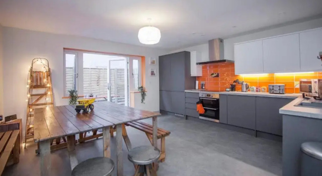 Коттедж higgihaus #3b 2-3 Bed Small Groups Hip Location Sleeps 4-8