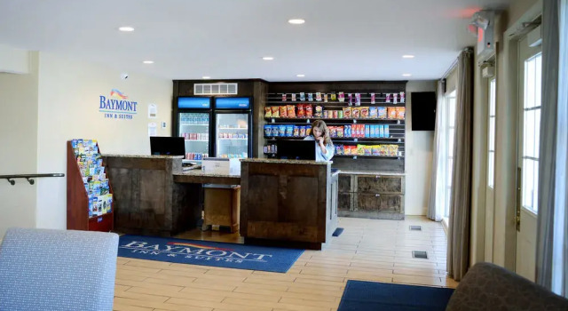 Baymont Inn & Suites St. Ignace Lakefront, Varaa Hotelli St Ignace Michigan