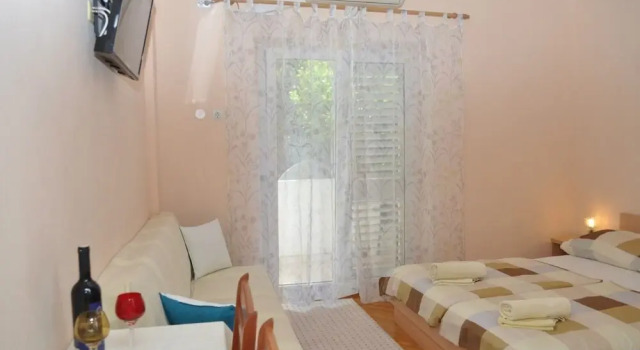 Ljuba - 130 Meter From sea - SA2