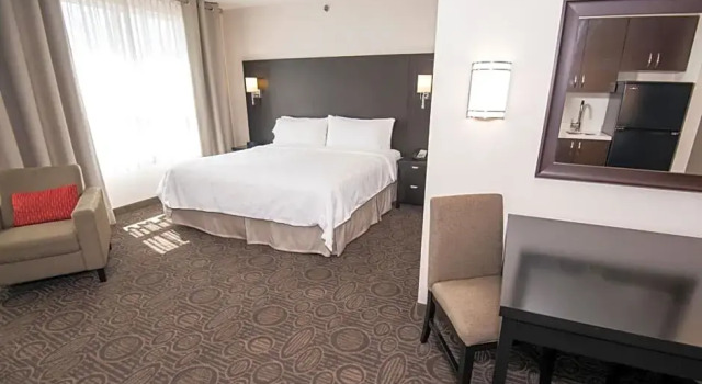 Семейный люкс Holiday Inn Hotel & Suites Red Deer by IHG