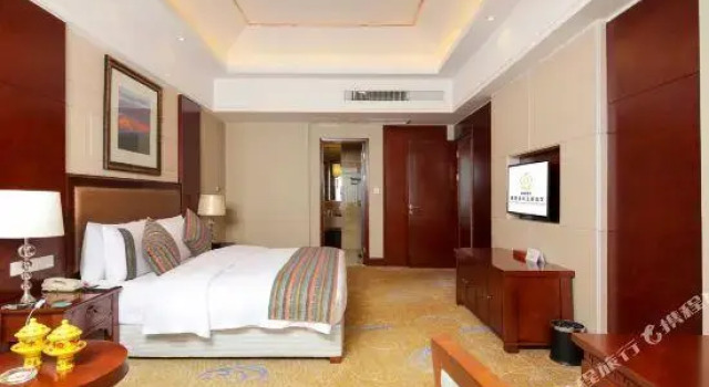 Люкс Hailuogou Gongga Shentang Hot Spring Hotel