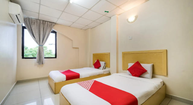 OYO 301 River Inn Hotel