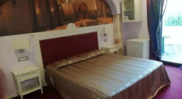 Relais La Fontanina Ristorante Wine Hotel, Забронировать Отель Бизнес-отели Челье-Мессапика, 4* 5*