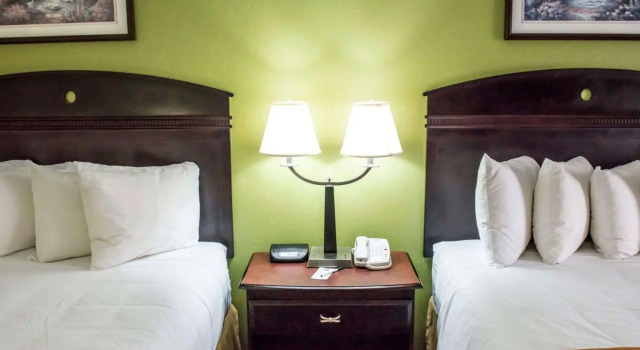 Четырёхместный номер Standard Quality Inn Chipley I-10 at Exit 120