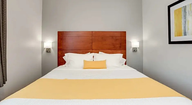Люкс Ramada by Wyndham Marina