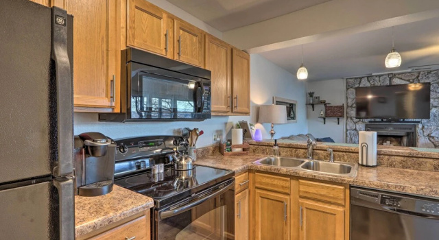 Апартаменты Scenic, Convenient Lake of the Ozarks Resort Condo