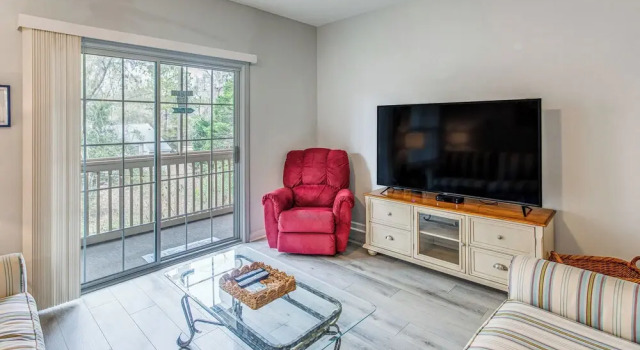 Condo w/ Pool Access, 1 Mi to Cherry Grove Beach