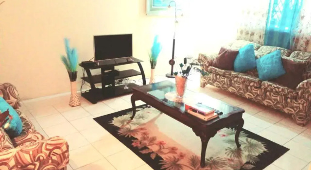Happy and Comfortable Home, Забронировать Отель Отели Монтего-Бэй с парковкой, Парковка