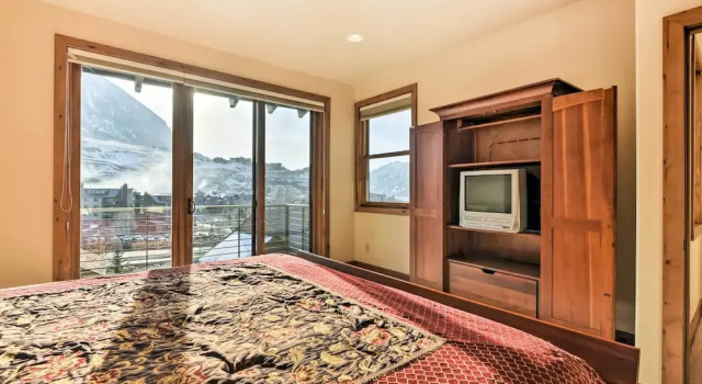 Crested Butte Townhome w/ Views - Steps to Lifts!, Book Lejlighed Hoteller i Crested Butte Mountain med parkering, Parkering