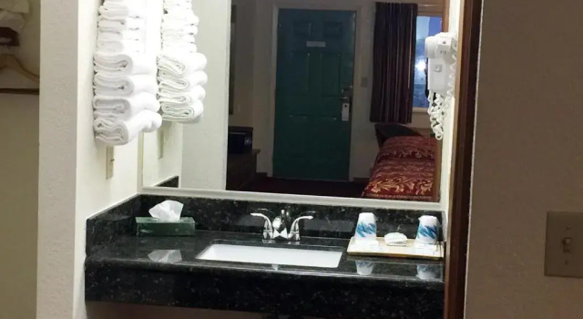 Четырёхместный номер Standard Westward Inn
