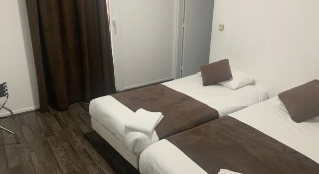 Четырёхместный семейный номер Standard Contact Hôtel des États-Unis