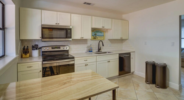 Коттедж с 3 комнатами Melbourne Escape w/ Screened Patio, Near Beaches!