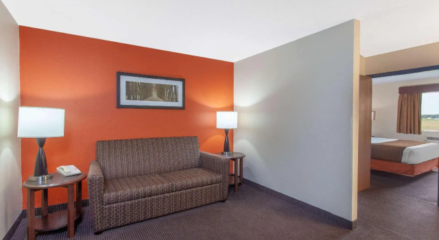 Двухместный люкс c 1 комнатой AmericInn by Wyndham St Cloud MN I-94