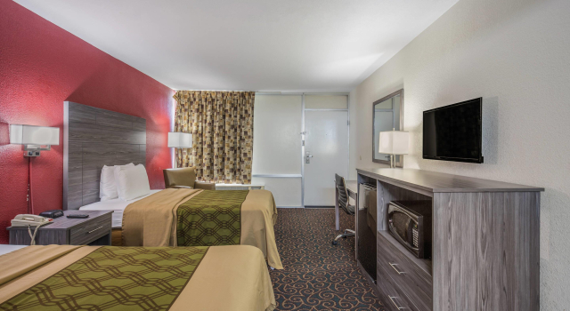 Четырёхместный номер Standard Econo Lodge Thomasville