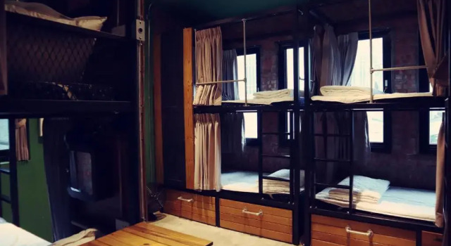 Кровать в общем номере (женский номер) 旅充人文 Travel Charger Hostel