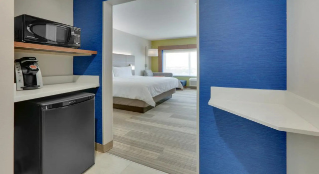 Двухместный люкс Holiday Inn Express Hotel & Suites Mount Pleasant by IHG